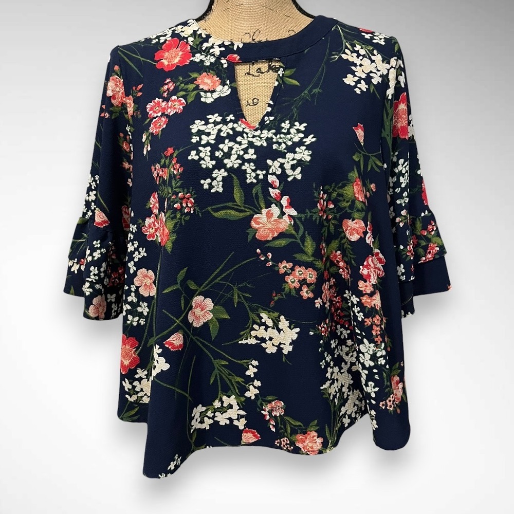 URBAN ROMANTICS Navy Floral 3/4 Tiered Flutter Bell Sleeves W/ Keyhole | EUC